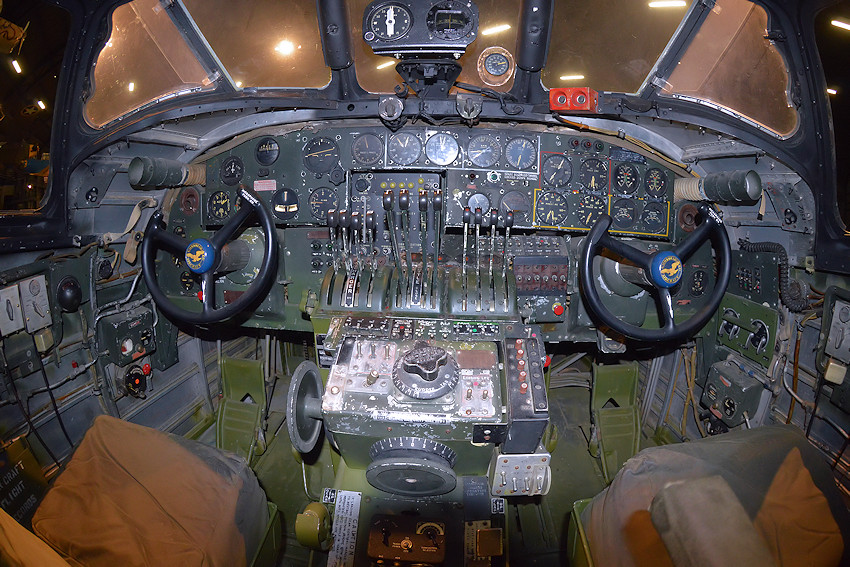 CONSOLIDATED B-24D LIBERATOR - Cockpit